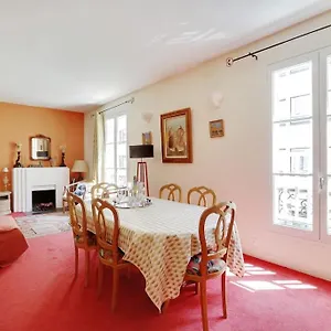 https://sejour-au-pied-de-la-tour-eiffel.fr-paris.fr